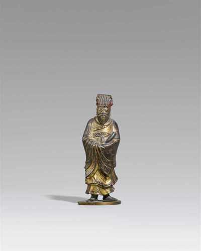 Figur eines Würdenträgers. Bronze mit vergoldeter Lackfassung. Ming-Zeit, wohl 17. Jh.Mit