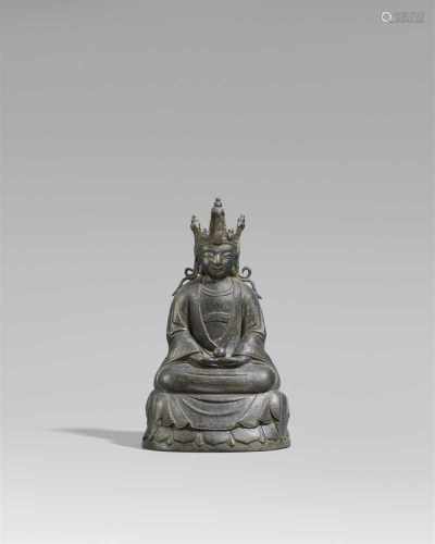 Bodhisattva. Bronze. Ming-Zeit oder früherIm Meditationssitz auf einem Lotossockel, die Hände in