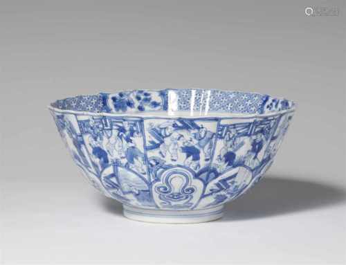 Blau-weiße Schale. Kangxi-Periode (1662-1722)Schale mit blütenblattförmig gemodelter Wand und