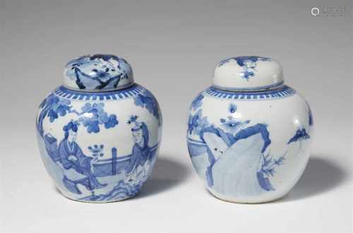 Paar blau-weiße Ingwertöpfe mit Deckel. Guangxu-Periode (1875-1908)Dekoriert in Unterglasurblau