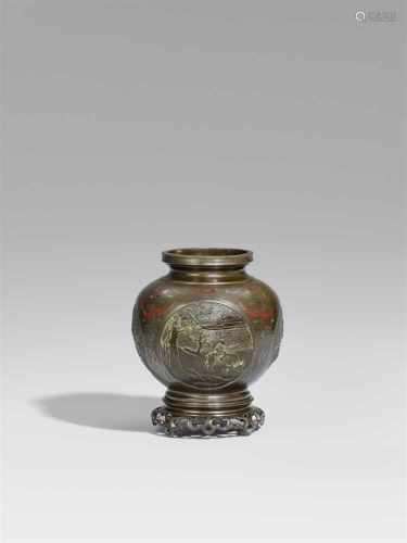 Vase. Bronze. Vietnam. 19. Jh.Kugelige Form. An der Wandung vier große Medaillons mit
