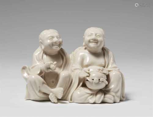 Blanc de Chine-Figuren der Hehe Erxian. Dehua. 18./19. Jh.Sitzende Figuren der Zwillingsgenien