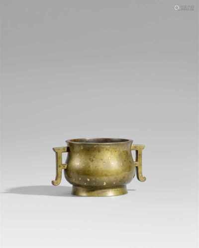 Weihrauchbrenner. Gelbguss mit gold splash. Späte Ming-/Qing-ZeitIn Form eines archaistischen