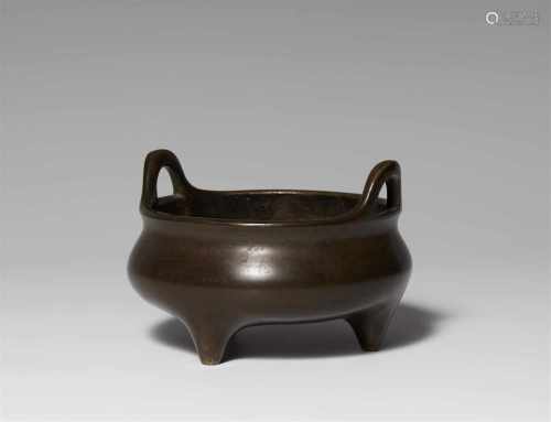 Weihrauchbrenner. Bronze. Qing-ZeitIn der Art eines archaischen ding, auf drei Stumpenfüßchen und