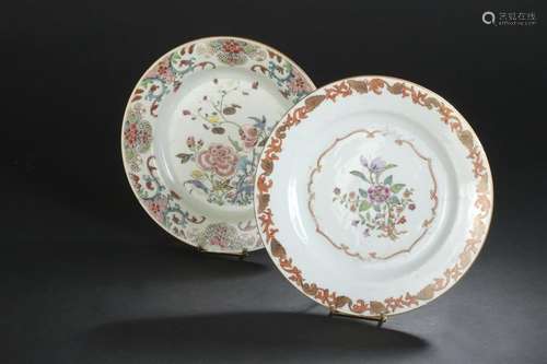 Deux assiettes en porcelaine famille rose Chine, X...