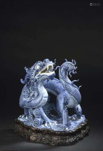 Dragon en porcelaine bleu blanc Chine, XXe siècle ...