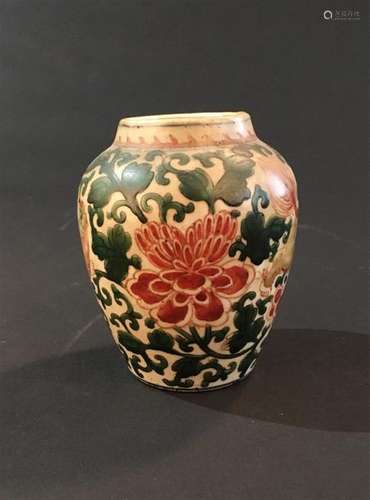 Petit vase en porcelaine Wucai Chine, époque Trans...