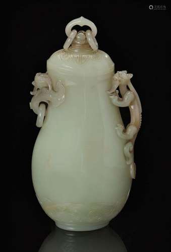 CHINE ÉPOQUE QIANLONG, XVIIIE SIÈCLE Vase couve...