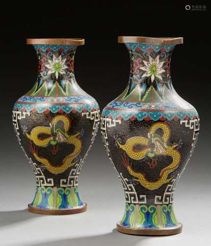 CHINEPaire de vase balustre en bronze cloisonné...