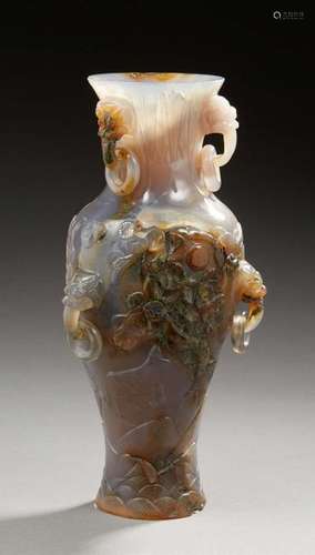 CHINEVase en agate finement sculpté de fleurs, ...