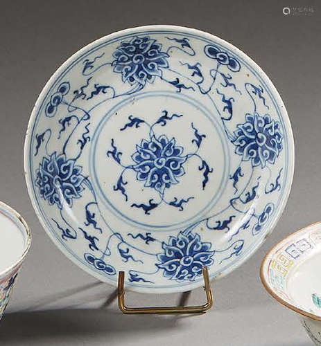 CHINECoupelle circulaire en porcelaine décoré e...