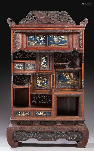 JAPONImportant meuble en bois formant cabinet, ...