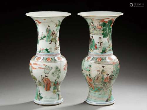 CHINEPaire de beaux vases de forme balustre (ye...