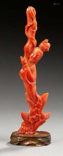 CHINEDivinité en corail rouge sculpté figurant ...