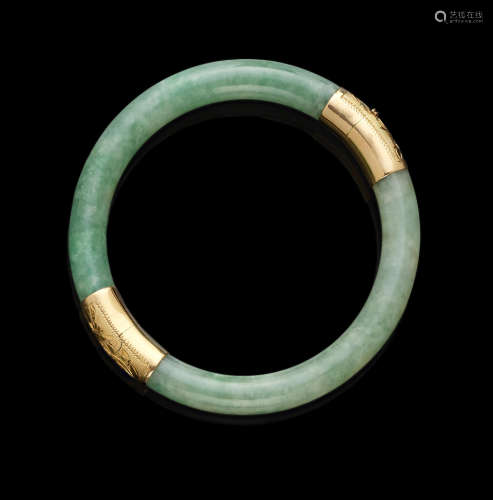 Jadeite and Gold-Hinged Bracelet