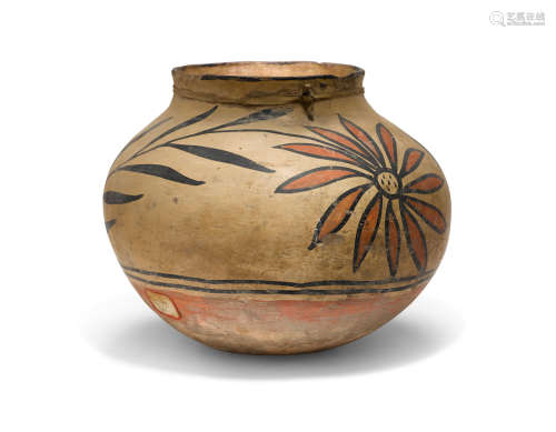 A Santo Domingo polychrome storage jar