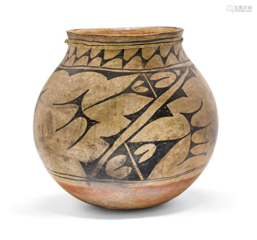 A Santo Domingo storage jar