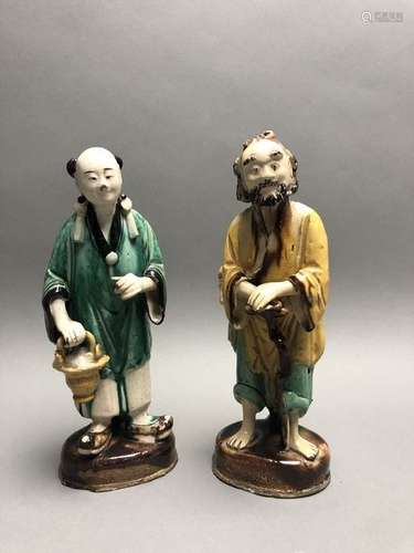 Deux statuettes en grès porcelaineaux à couverte 