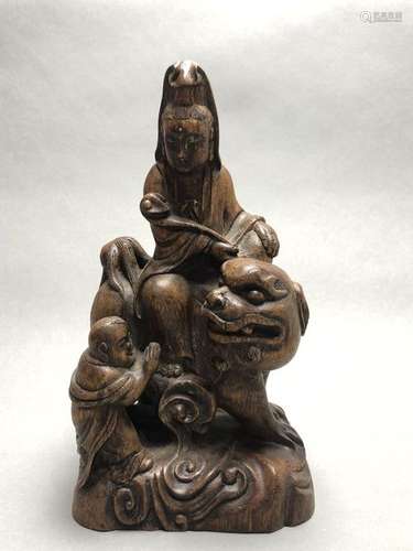 Statuette de Guanyin en bois de calambac (bois d'a...