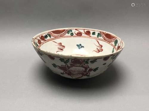 Grand bol en porcelaine dite de Swatow. Chine, dyn...