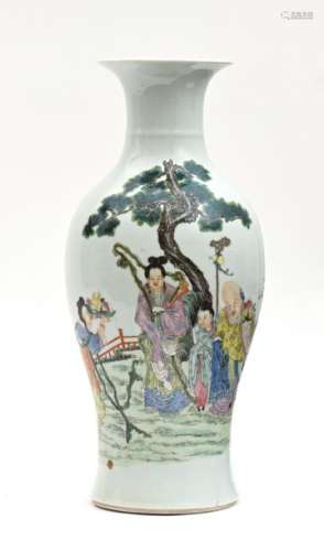 CHINE, XIXe siècleVase en porcelaine polychrome...