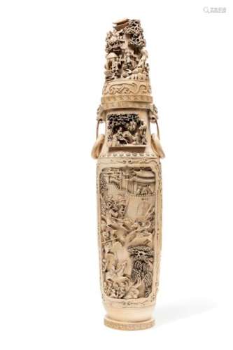CHINE, vers 1900Grand vase couvert en ivoire* s...
