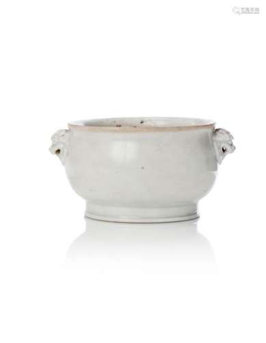 CHINE, XVIIe siècleBrûle parfum en porcelaine b...