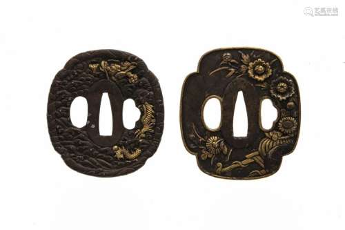 JAPON, XVIIIe siècleDeux Tsuba en bronze incrus...