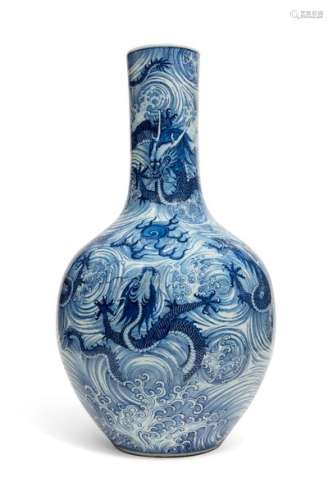 CHINE, XVIIIe siècleImposant vase impérial en p...