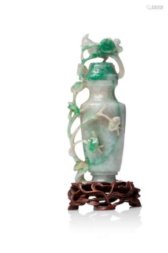 CHINE, fin XIXe sièclePetit vase couvert en jad...