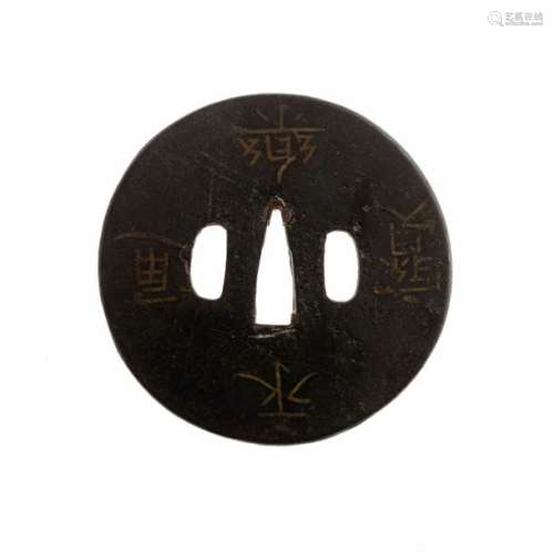 JAPON, XVIIIe siècleTsuba en fer circulaire rep...
