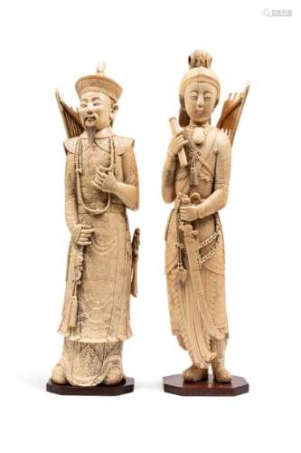 CHINE, XVIIIe siècleDeux personnages en ivoire*...