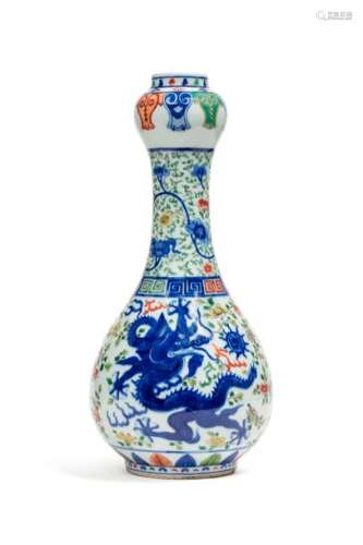 CHINE, XIXe sicèleVase en porcelaine de forme b...