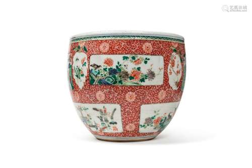 CHINE, XIXe siècleVasque à poisson en porcelain...