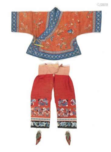 CHINE, 1900Lot de textiles comprenant une robe ...