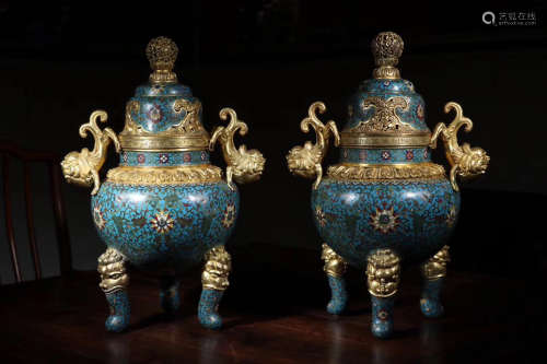 A PAIR OF FLORAL PATTERN CLOISONNE DOUBLE-EAR CENSERS WITH COVERS