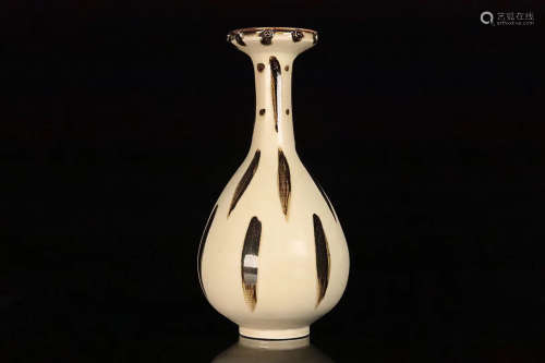 7-9TH CENTURY, A XING KILN COLOUR TRING PATTERN WHITE GLAZE BOTTLE, TANG DYNASTY