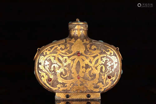 A TANG DYNASTY STYLE DRAGON PATTERN GILT BRONZE BOTTLE