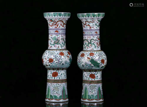 14-16TH CENTURY, A PAIR OF DRAGON&PEACOCK PATTERN FIVE COLOR FLOWER VASES, MING DYNASTY