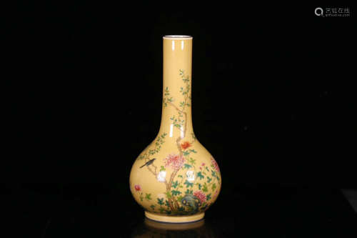 17-19TH CENTURY, A FLORAL&BIRD PATTERN BEIGE GLAZE FAMILLE WATER CHESTNUT SHAPE BOTTLE, QING DYNASTY