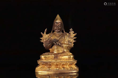 17-19TH CENTURY, A TIBETAN TSONGKHAPA DESIGN GILT BRONZE STATUE, QING DYNASTY