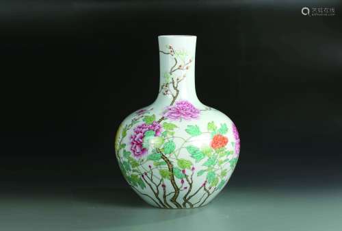 彩花卉纹天球瓶