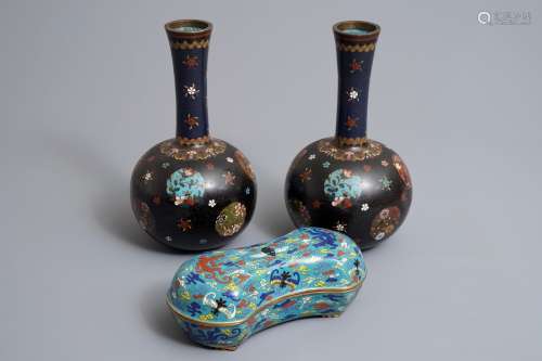 A pair of Chinese cloisonné bottle vases and an ingot-shaped box and cover, 19/20th C.