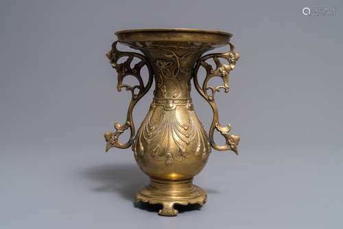 A Chinese silver-inlaid bronze vase, 18/19th C.