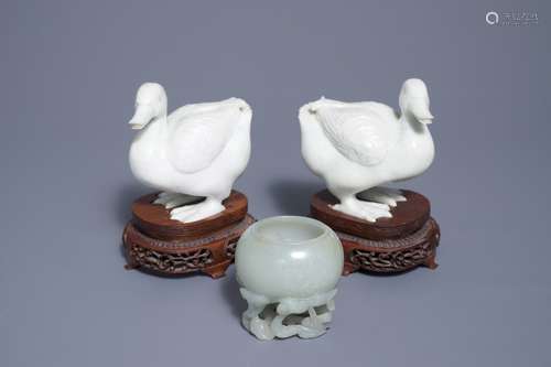 A Chinese celadon jade brush washer and a pair of white jade ducks, 19th and 20th C.