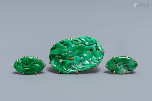 A pair of Chinese 14-carat gold-mounted jade earrings and a brooch, 20th C.