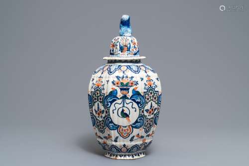 A large Dutch Delft cashmire palette vase and cover, 1st half 18th C.