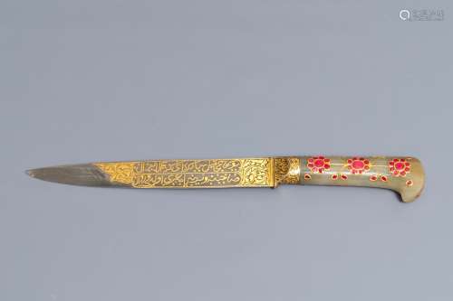 A Mughal-style pink gemset jade hilted dagger with damascened blade, India, 19/20th C.