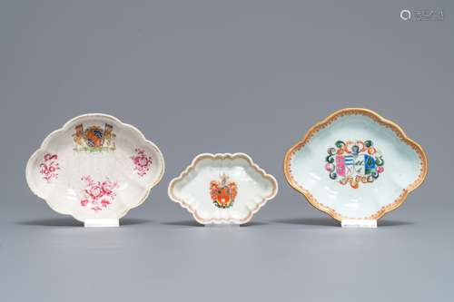 Two Chinese armorial Dutch market famille rose pattipan and a spoon rest, Qianlong