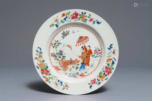 A Chinese famille rose Pronk-style 'Dames au parasol' plate, Qianlong